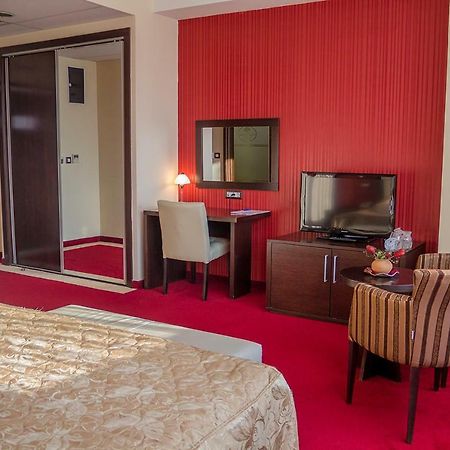 Tcc Grand Plaza Hotel Skopje Exterior foto