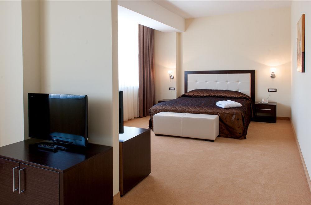 Tcc Grand Plaza Hotel Skopje Exterior foto