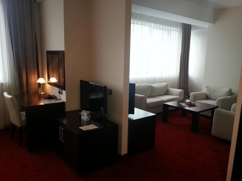 Tcc Grand Plaza Hotel Skopje Exterior foto