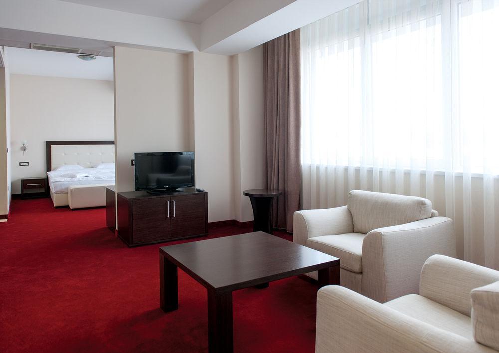 Tcc Grand Plaza Hotel Skopje Exterior foto