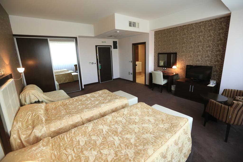 Tcc Grand Plaza Hotel Skopje Exterior foto