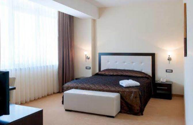 Tcc Grand Plaza Hotel Skopje Exterior foto