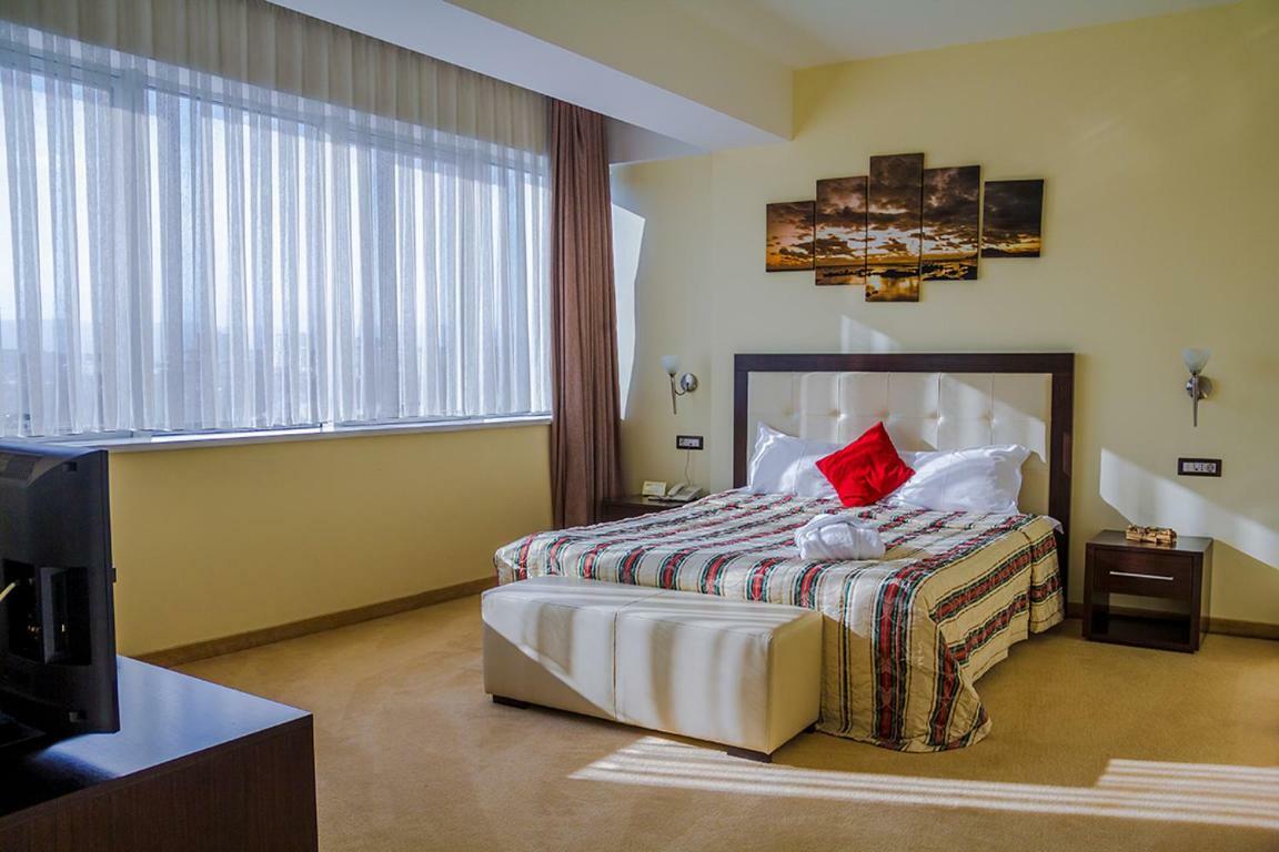 Tcc Grand Plaza Hotel Skopje Exterior foto